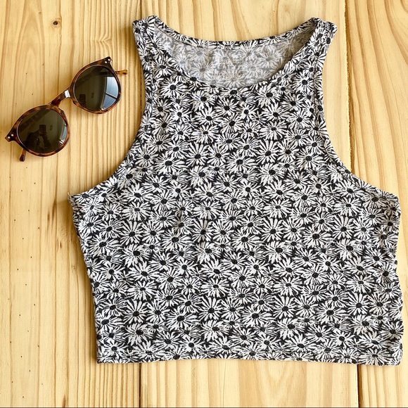 Black & White Floral Halter Crop Top Aeropostale - Picture 1 of 4